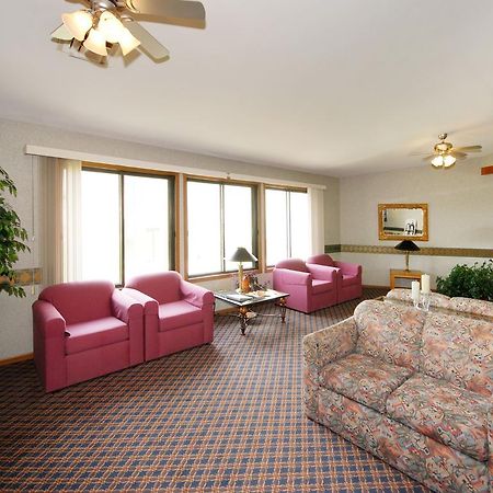 Econo Lodge Inn & Suites Menomonie Dalaman gambar
