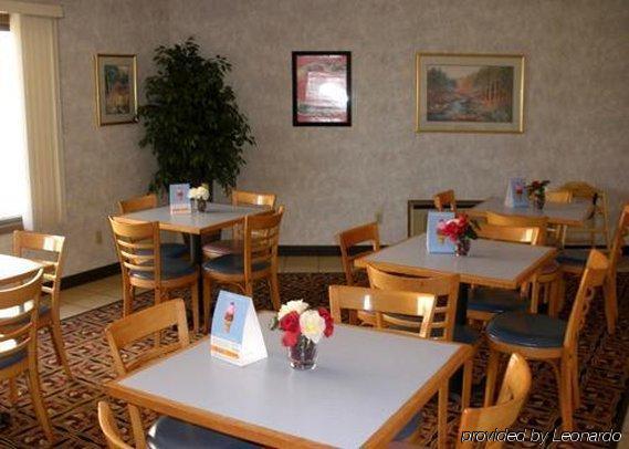 Econo Lodge Inn & Suites Menomonie Restoran gambar