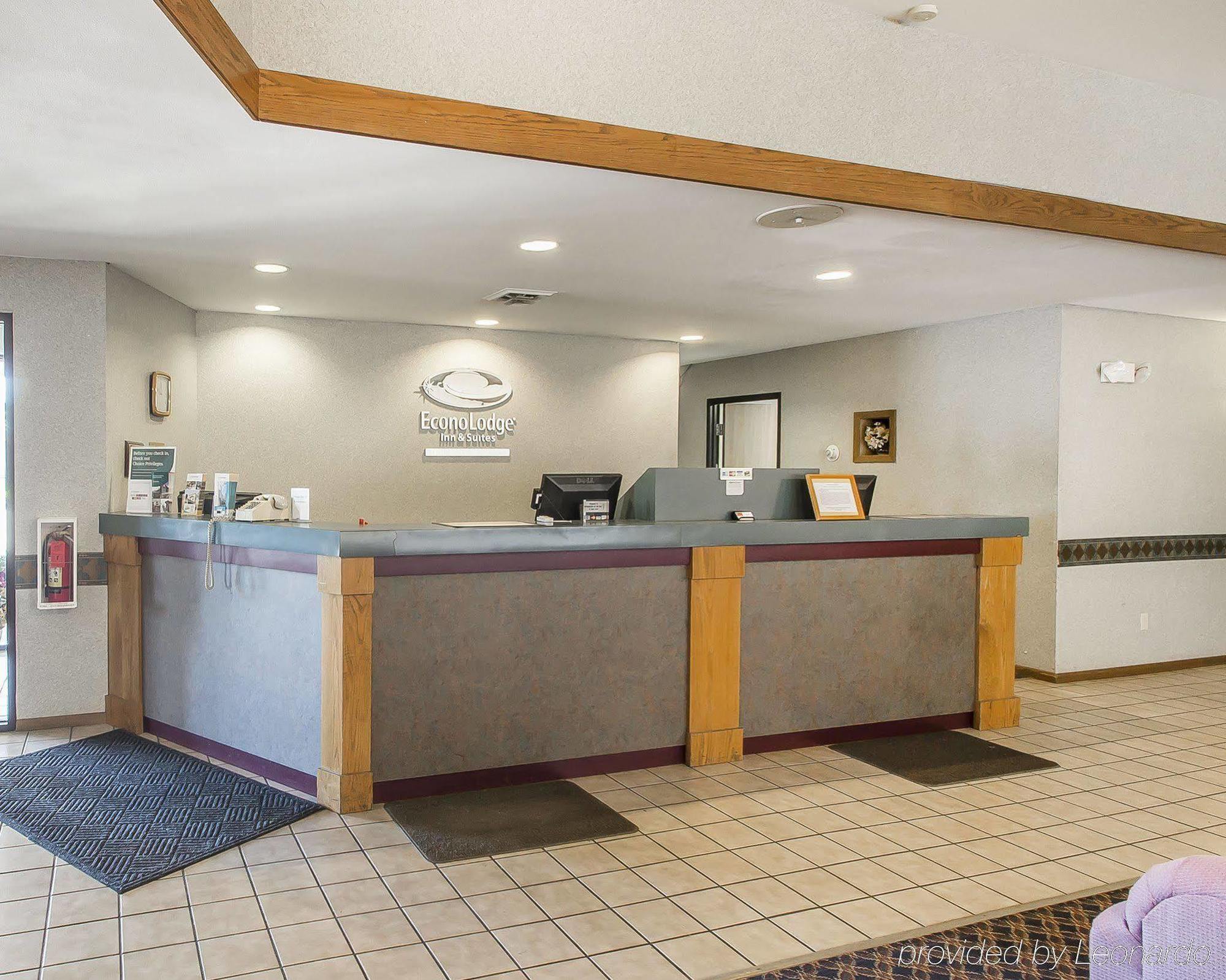 Econo Lodge Inn & Suites Menomonie Luaran gambar