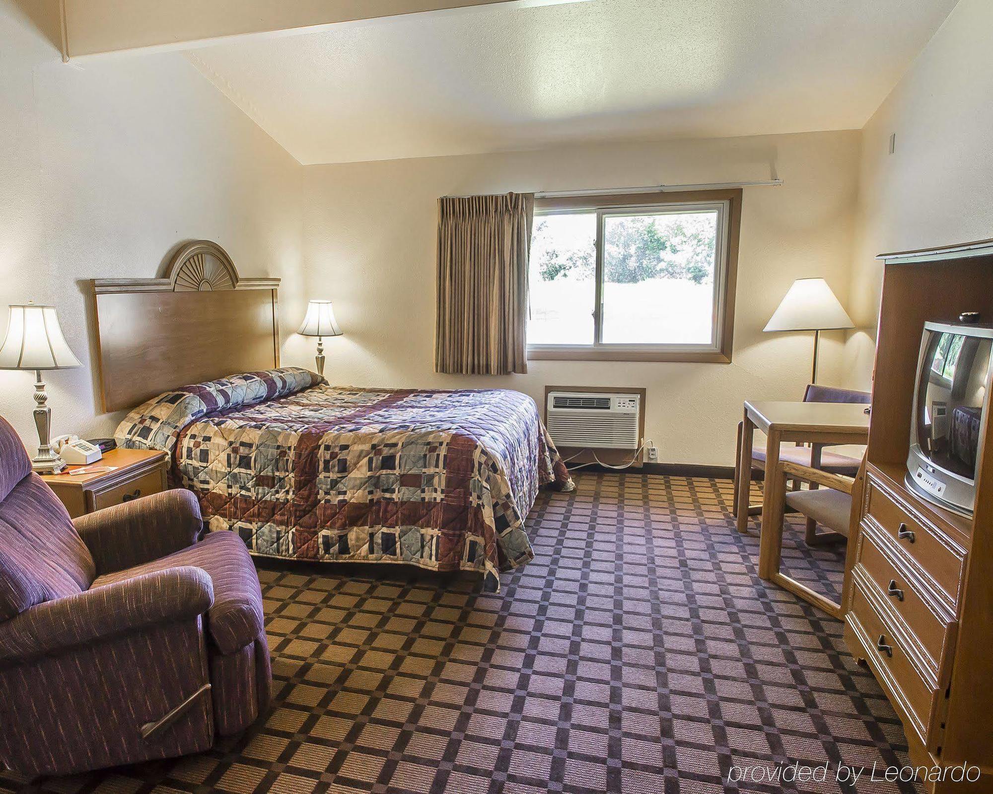 Econo Lodge Inn & Suites Menomonie Luaran gambar