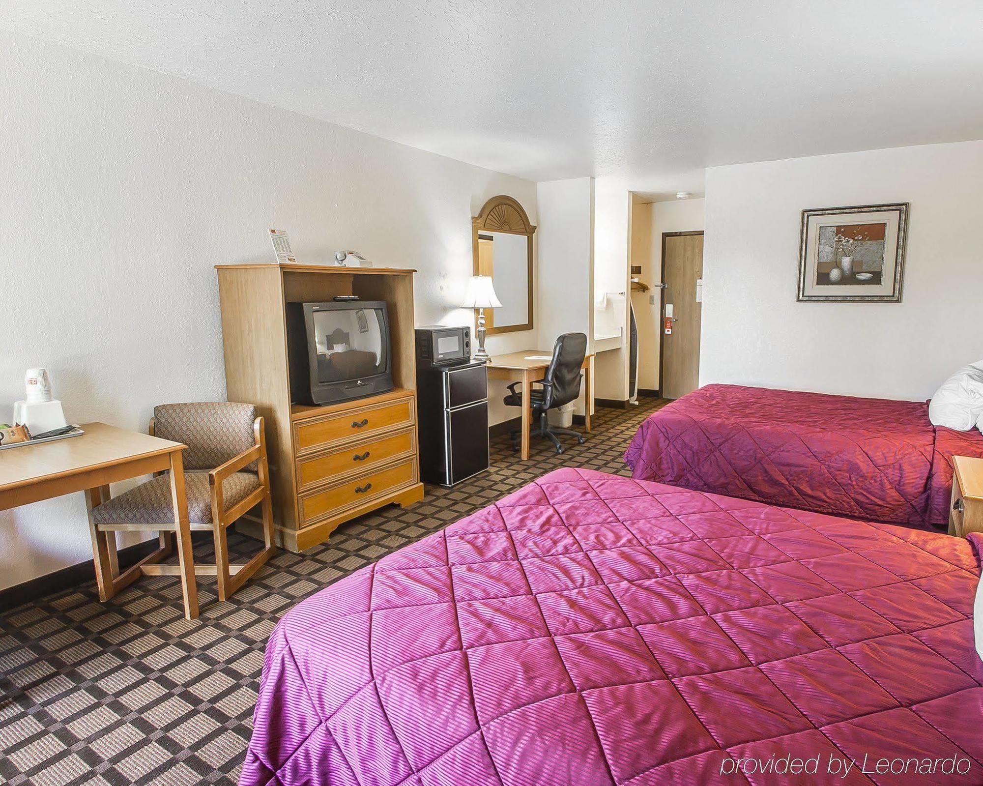 Econo Lodge Inn & Suites Menomonie Luaran gambar