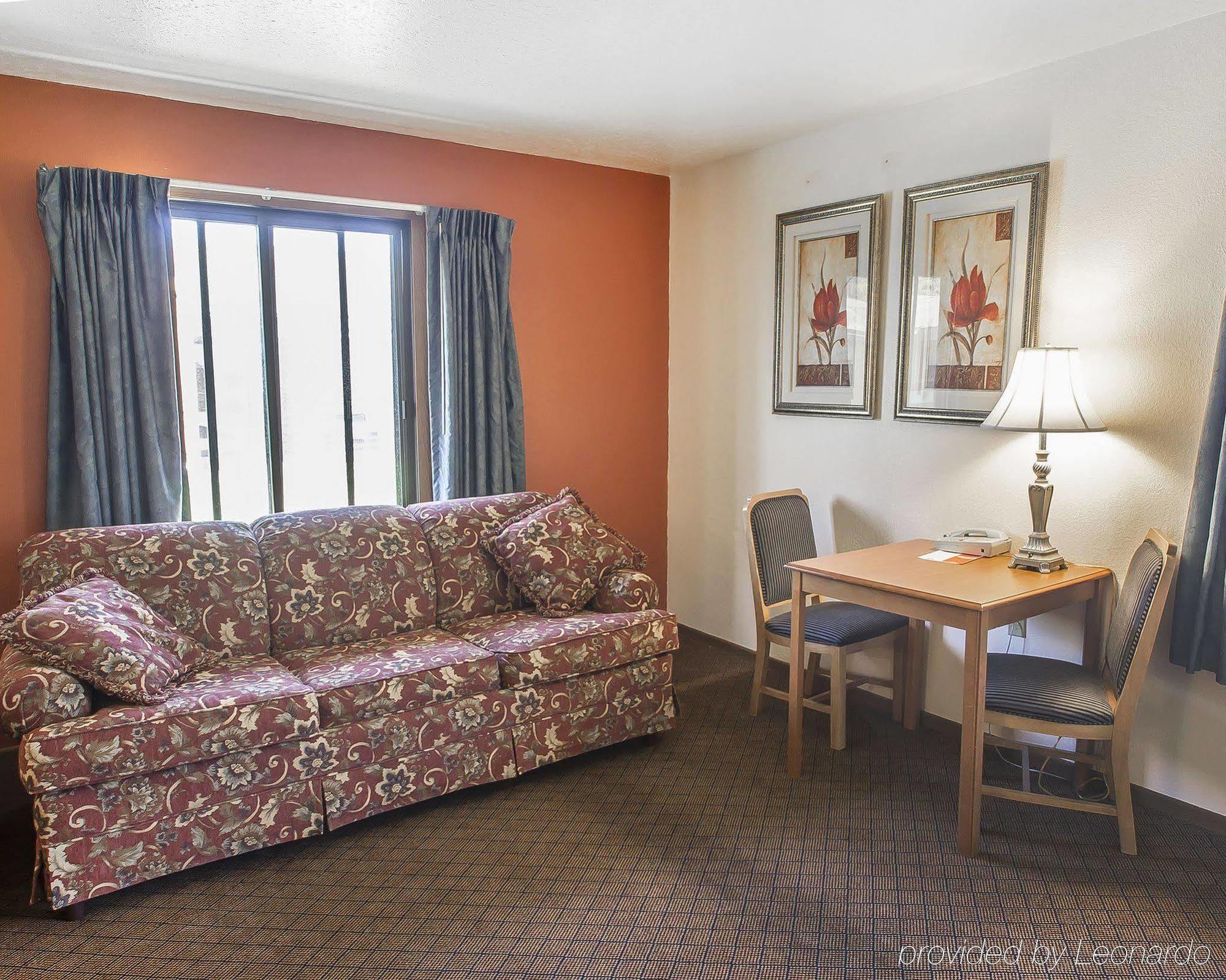Econo Lodge Inn & Suites Menomonie Luaran gambar