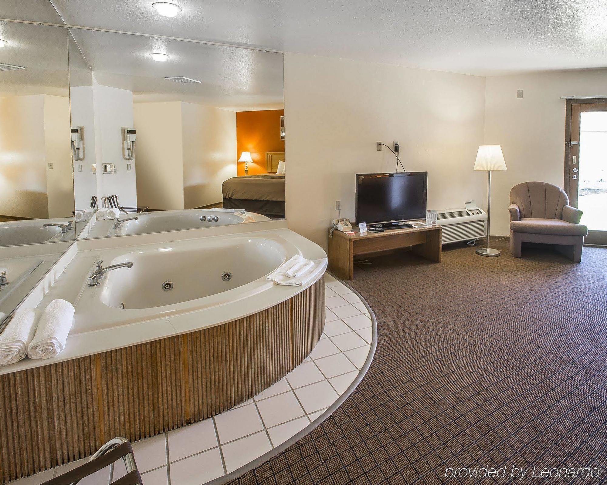 Econo Lodge Inn & Suites Menomonie Luaran gambar