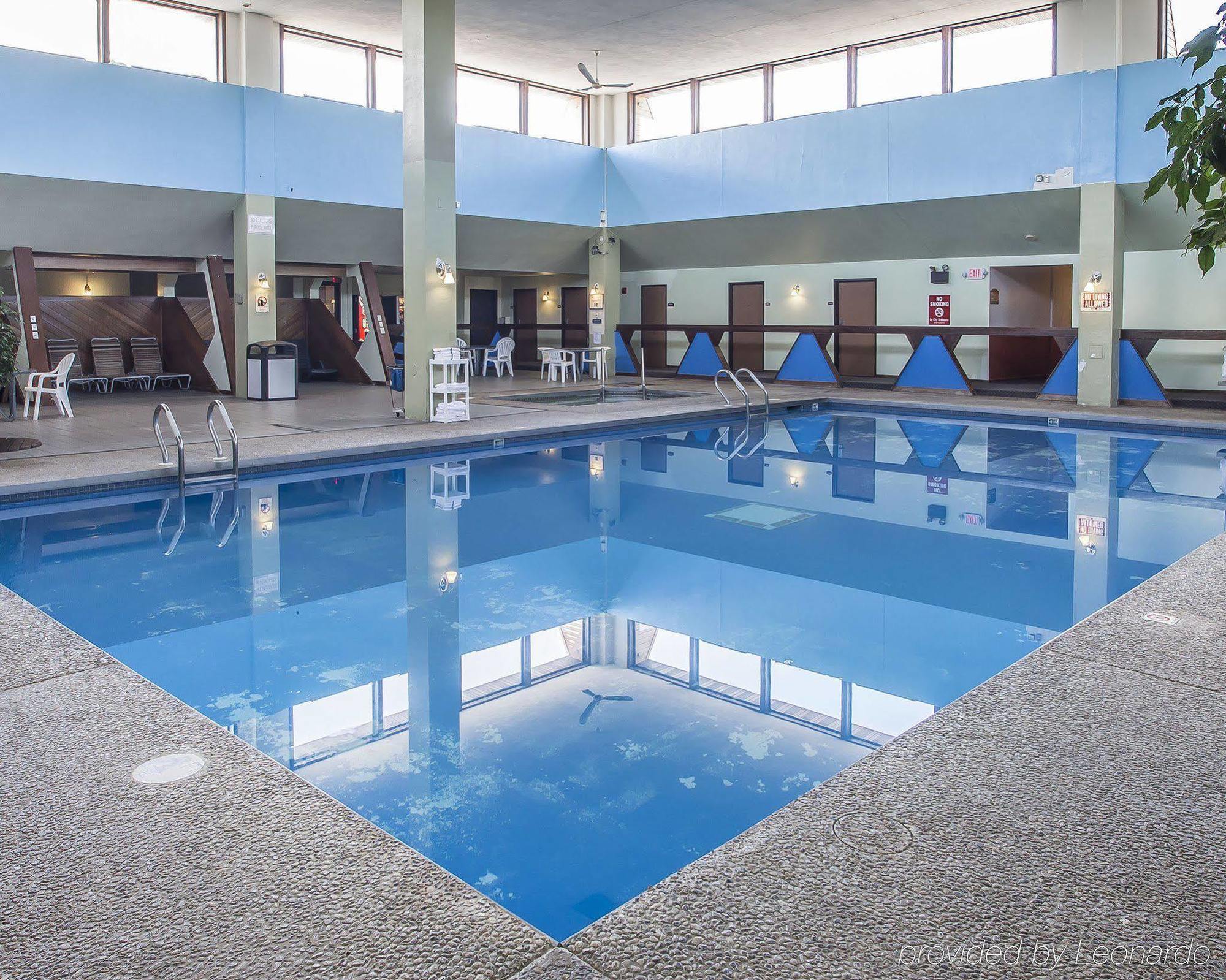 Econo Lodge Inn & Suites Menomonie Luaran gambar
