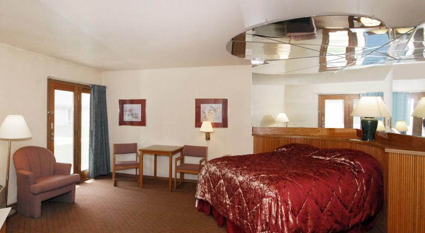 Econo Lodge Inn & Suites Menomonie Luaran gambar